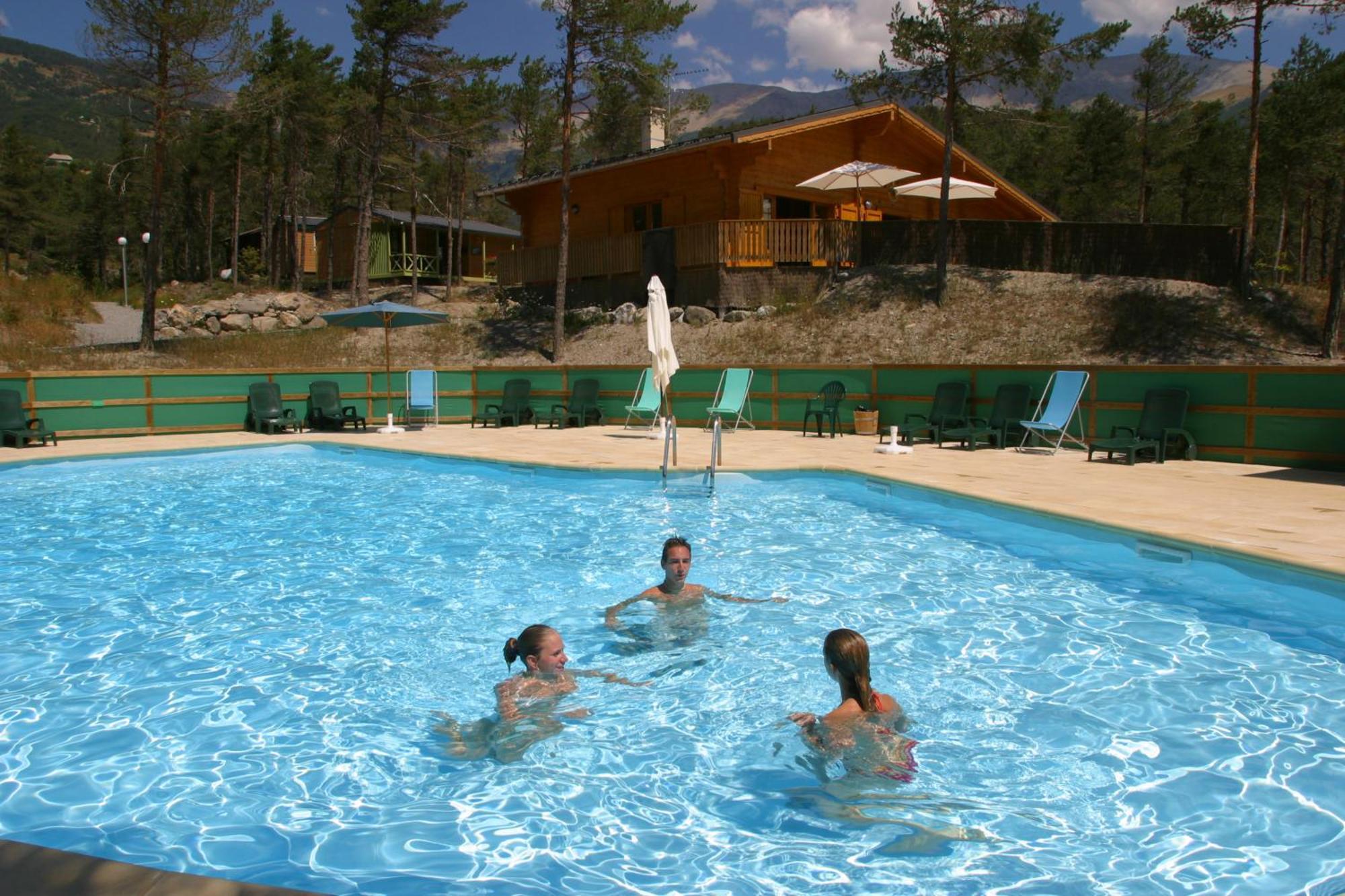 Parc Residentiel De Loisir : Le Loup Blanc Du Riou Hotel Barcelonnette Exterior foto