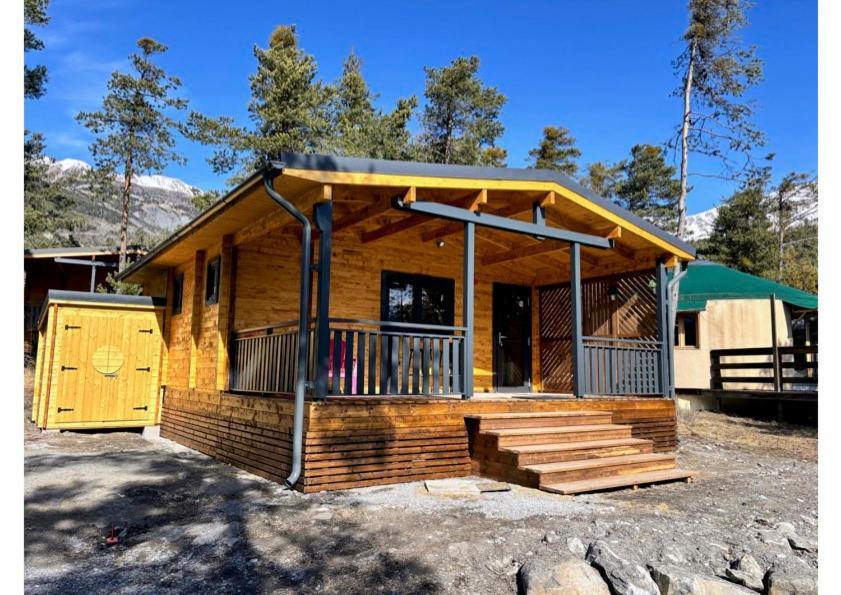 Parc Residentiel De Loisir : Le Loup Blanc Du Riou Hotel Barcelonnette Exterior foto