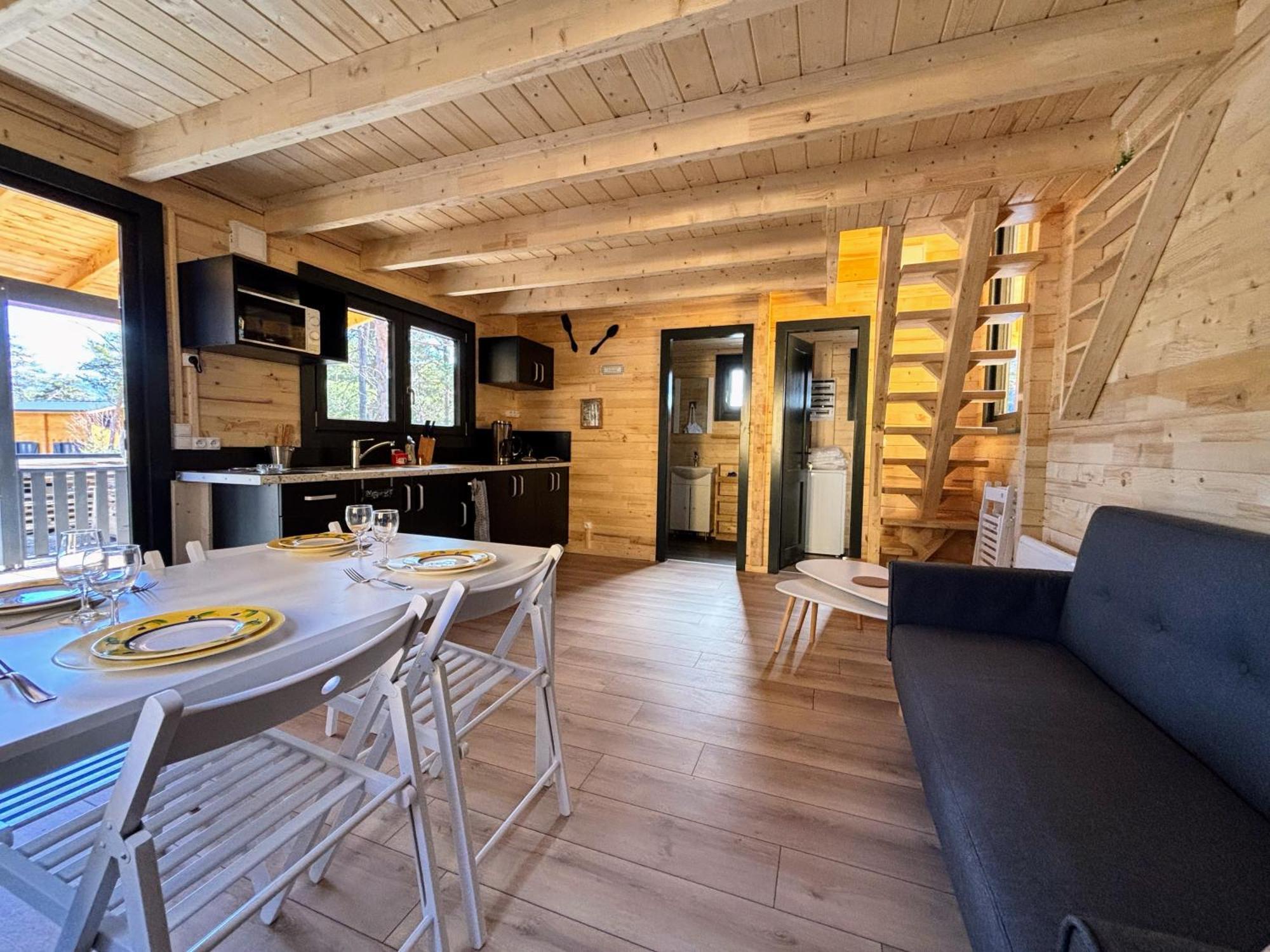 Parc Residentiel De Loisir : Le Loup Blanc Du Riou Hotel Barcelonnette Exterior foto