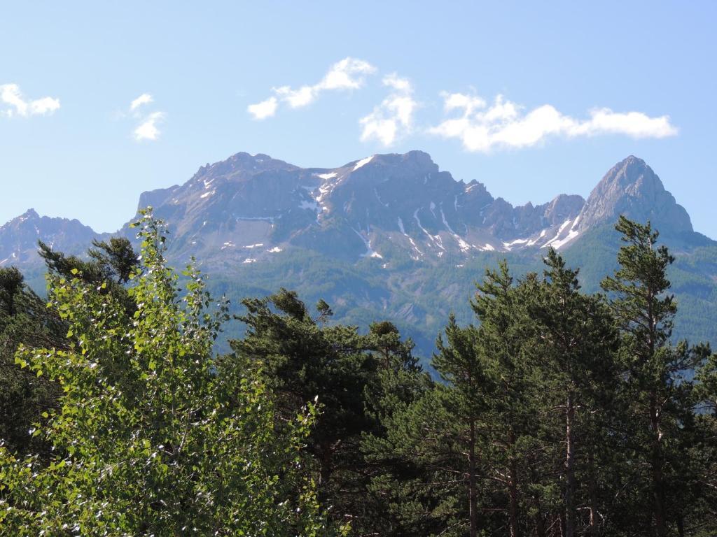 Parc Residentiel De Loisir : Le Loup Blanc Du Riou Hotel Barcelonnette Exterior foto